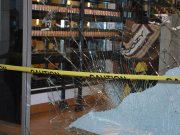 Счупени витрини и задържани след  погромите на „Черния блок”